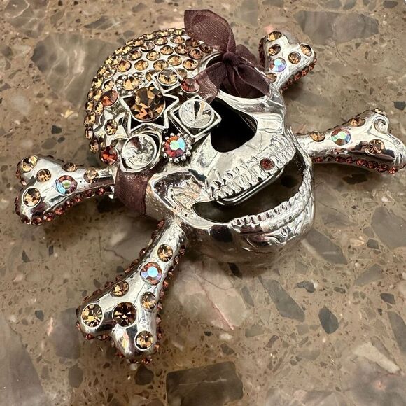 NWOT Rhinestone Embellished Skull & Crossbones Pirate Belt Buckle Silver-tone OS main image 4